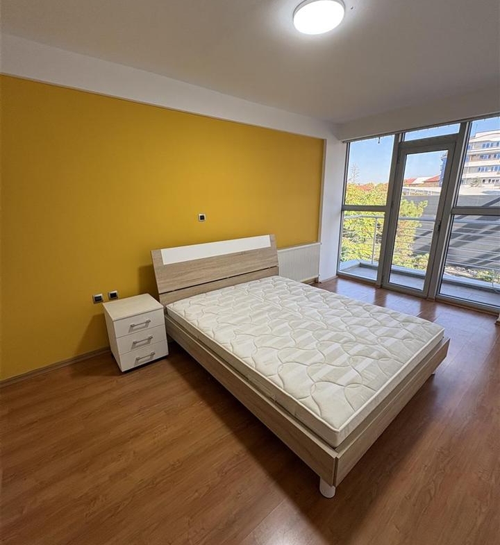 Se prodava stan kaј univerzalna sala (6)