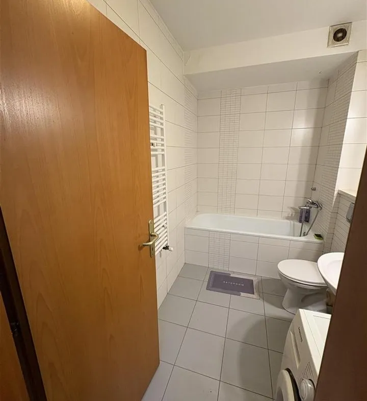 Se prodava stan kaј univerzalna sala (8)