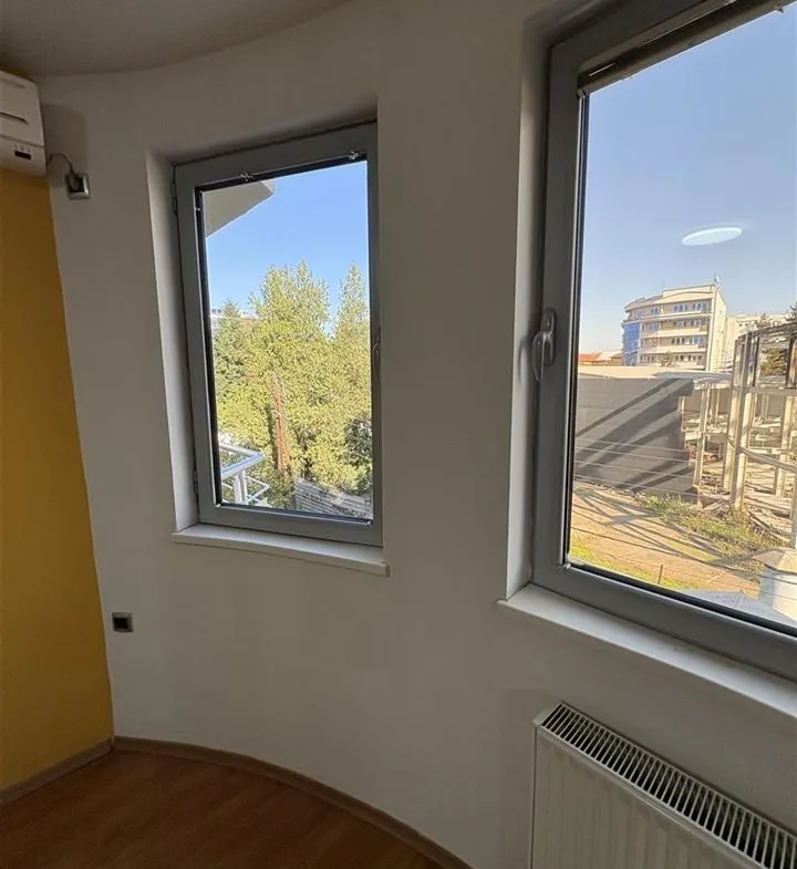 Se prodava stan kaј univerzalna sala (1)