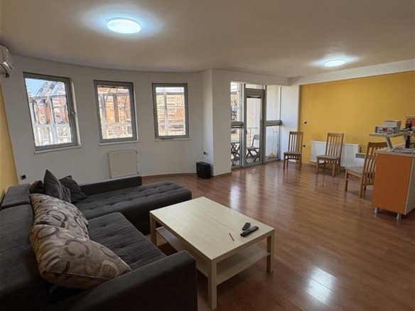 Se prodava stan kaј univerzalna sala (3)