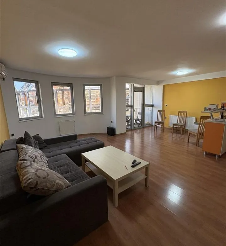 Se prodava stan kaј univerzalna sala (3)