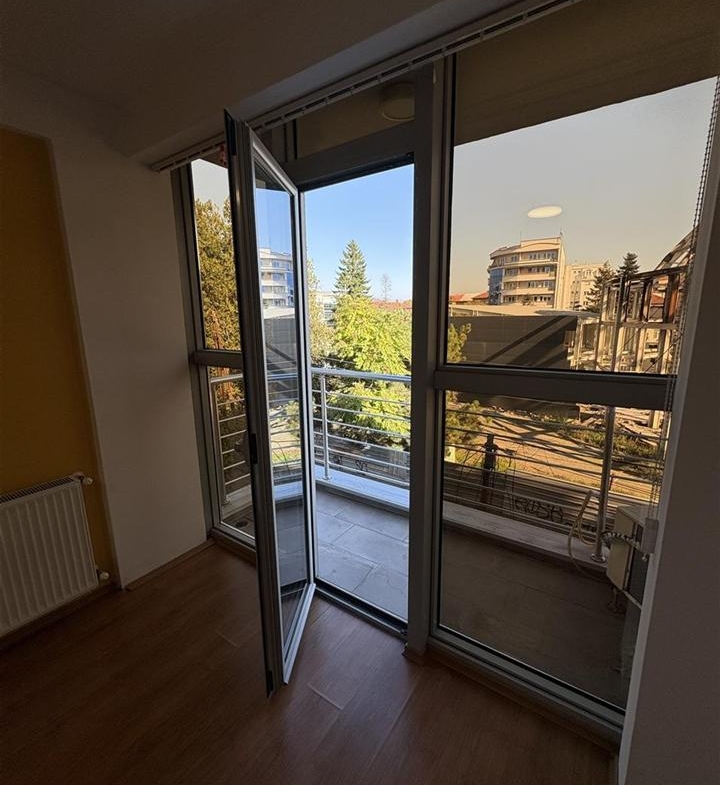 Se prodava stan kaј univerzalna sala (10)