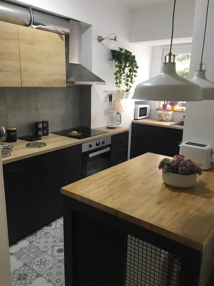 se-prodava-chetirisoben-renoviran-stan-vo-czentar-skopјe (4) Se prodava chetirisoben renoviran stan vo czentar skopјe (4)