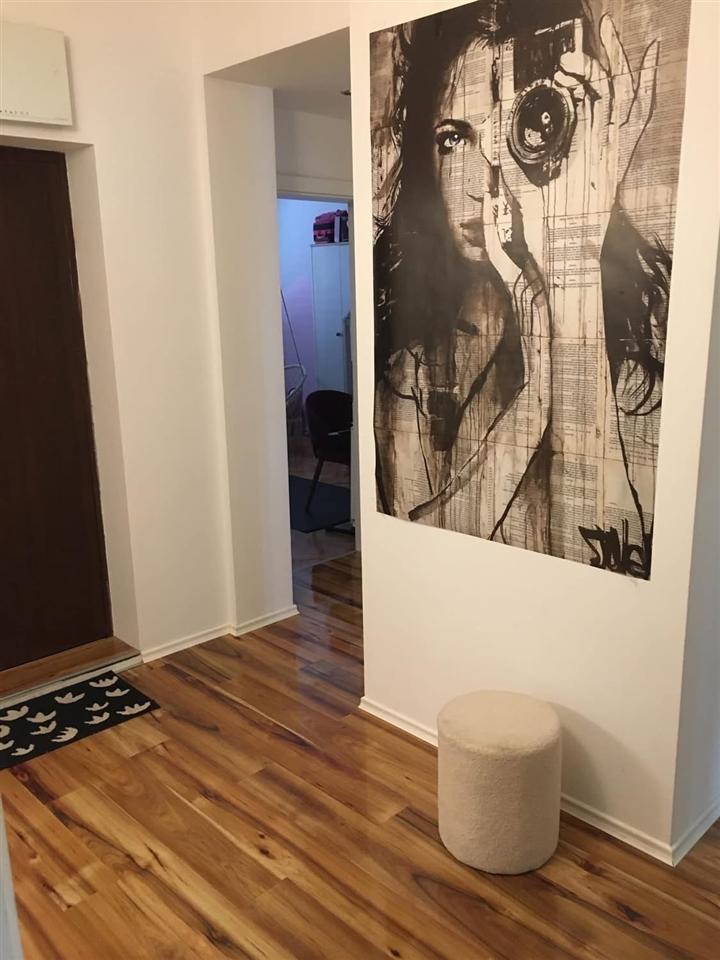 Se prodava chetirisoben renoviran stan vo czentar skopјe (5)