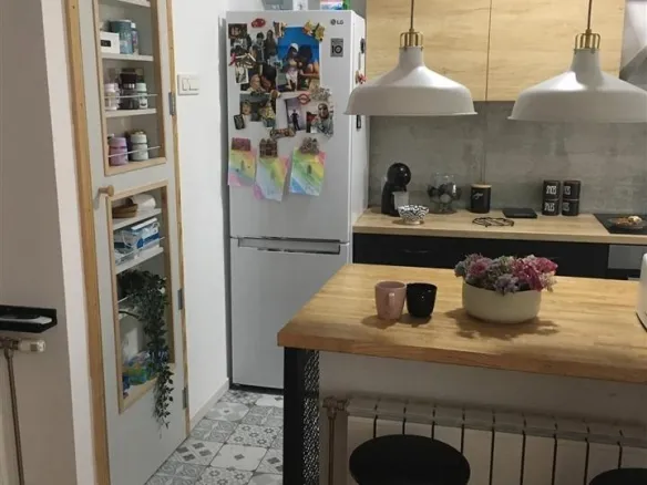 Se prodava chetirisoben renoviran stan vo czentar skopјe (1)