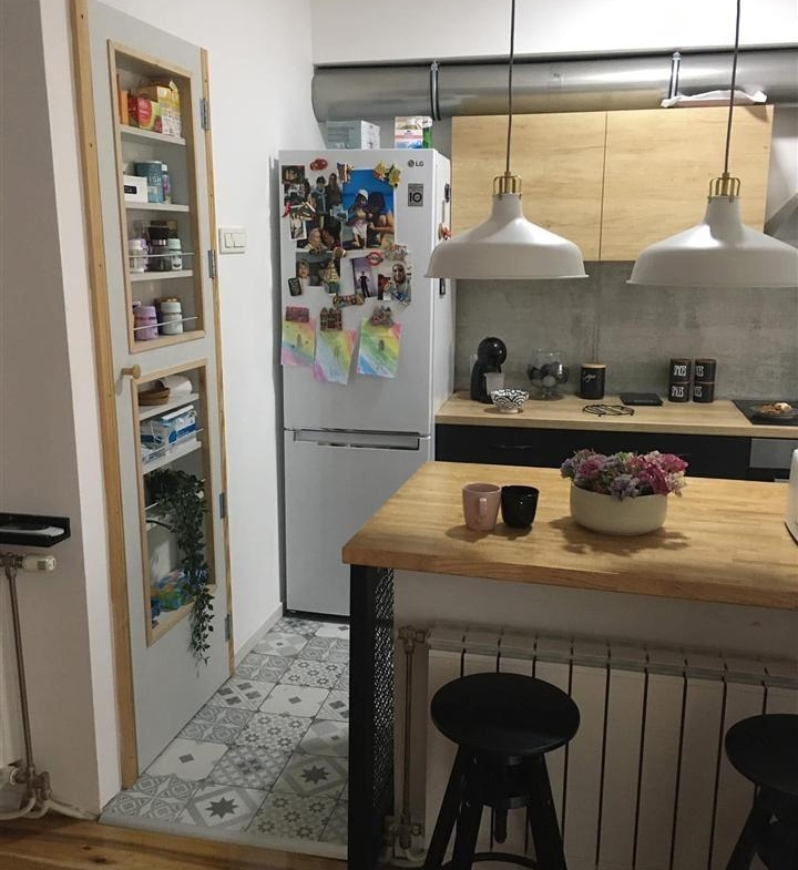 Se prodava chetirisoben renoviran stan vo czentar skopјe (1)