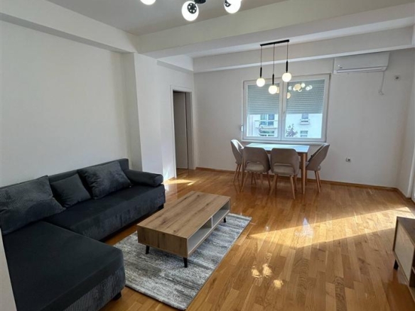 Se izdava stan pozadi daјmond mol (8)