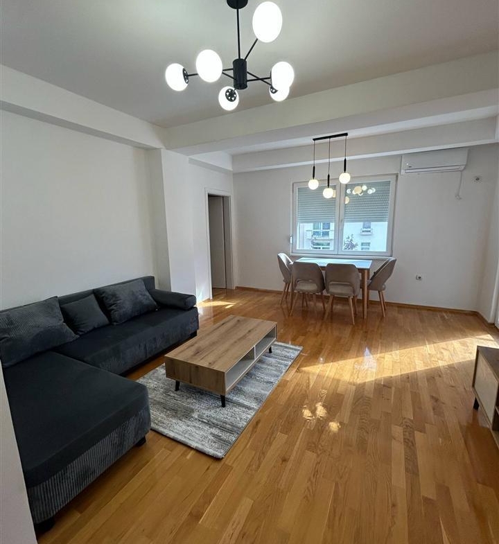 Se izdava stan pozadi daјmond mol (8)