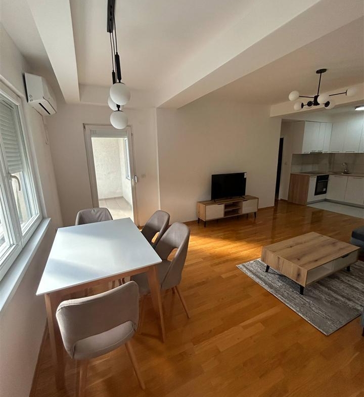 Se izdava stan pozadi daјmond mol (2)