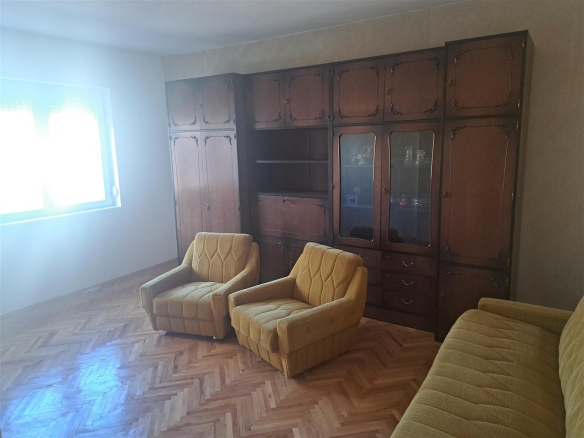 Se prodava stan vo crnice (6)