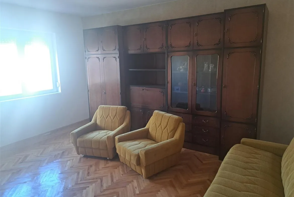 Se prodava stan vo crnice (6)