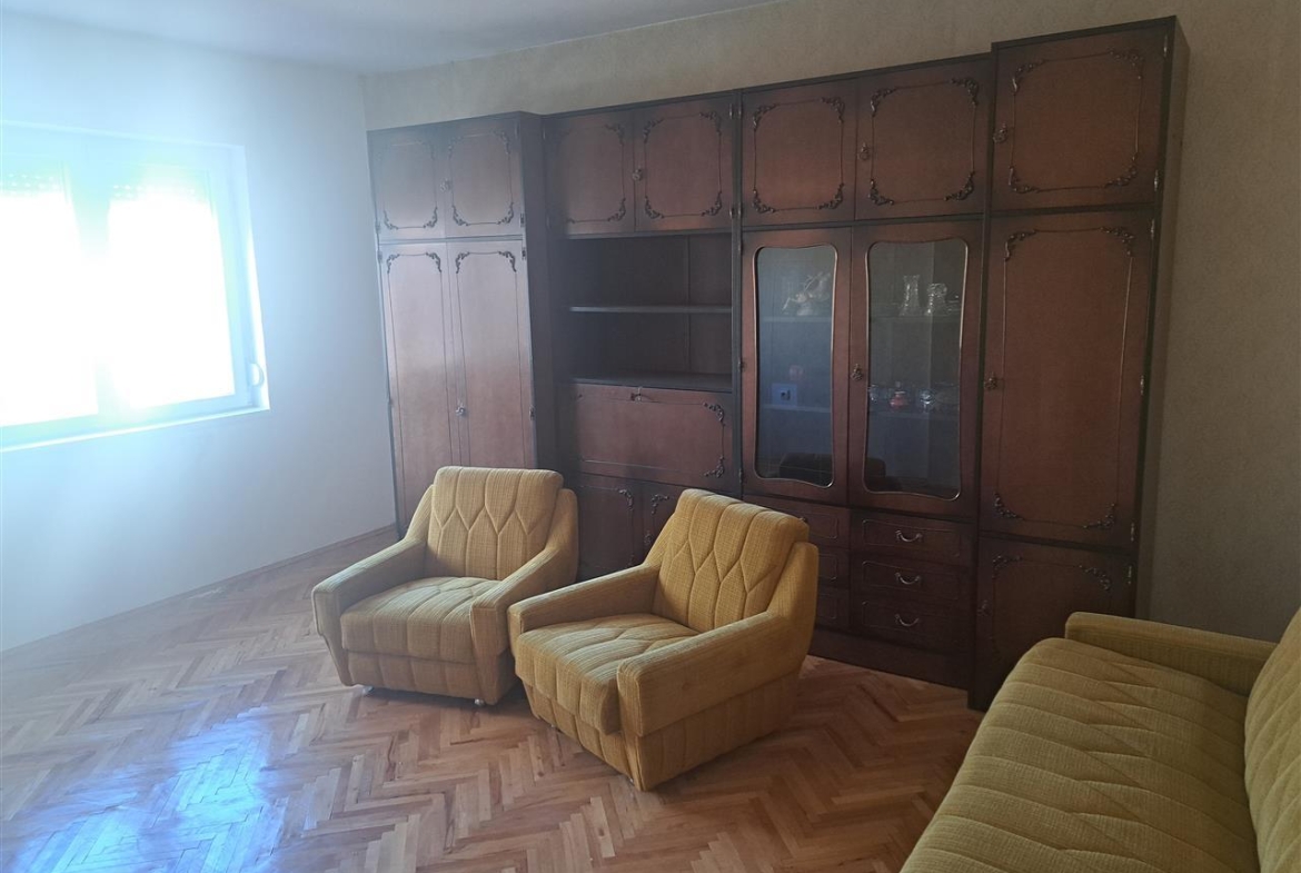 Se prodava stan vo crnice (6)