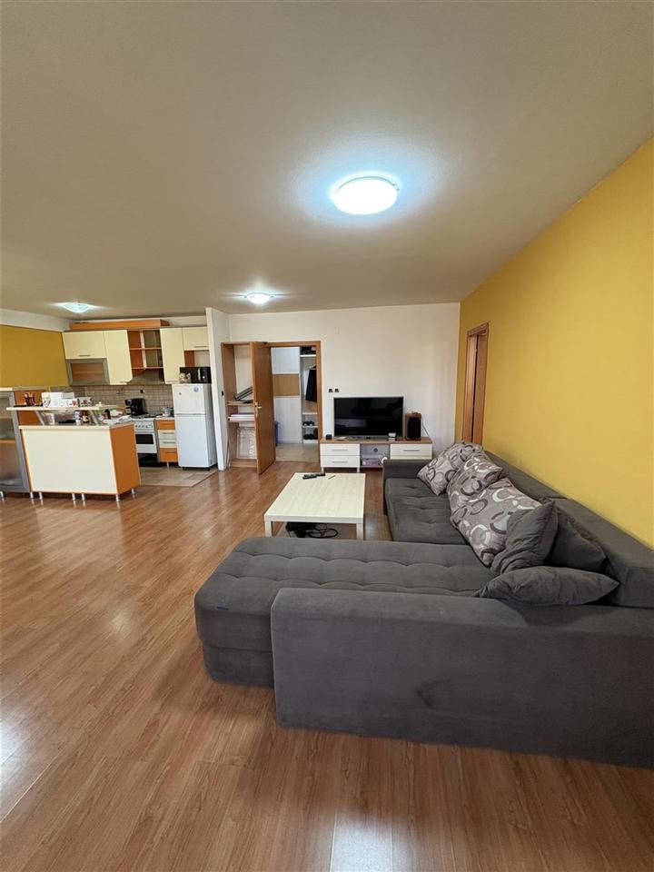 se-prodava-stan-kaј-univerzalna-sala (7) Se prodava stan kaј univerzalna sala (7)