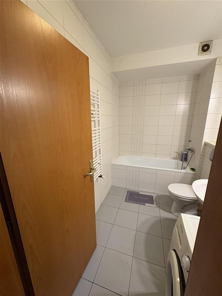 se-prodava-stan-kaј-univerzalna-sala (8) Se prodava stan kaј univerzalna sala (8)