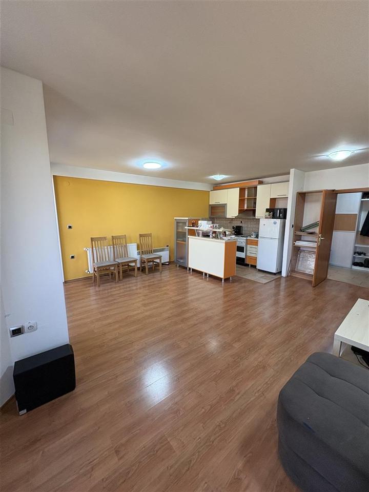 se-prodava-stan-kaј-univerzalna-sala (11) Se prodava stan kaј univerzalna sala (11)