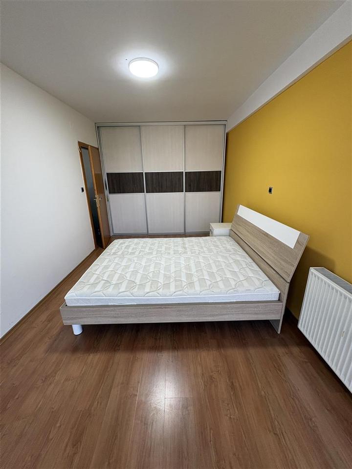 se-prodava-stan-kaј-univerzalna-sala (2) Se prodava stan kaј univerzalna sala (2)