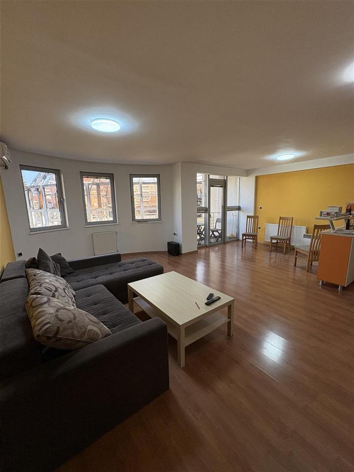 se-prodava-stan-kaј-univerzalna-sala (3) Se prodava stan kaј univerzalna sala (3)